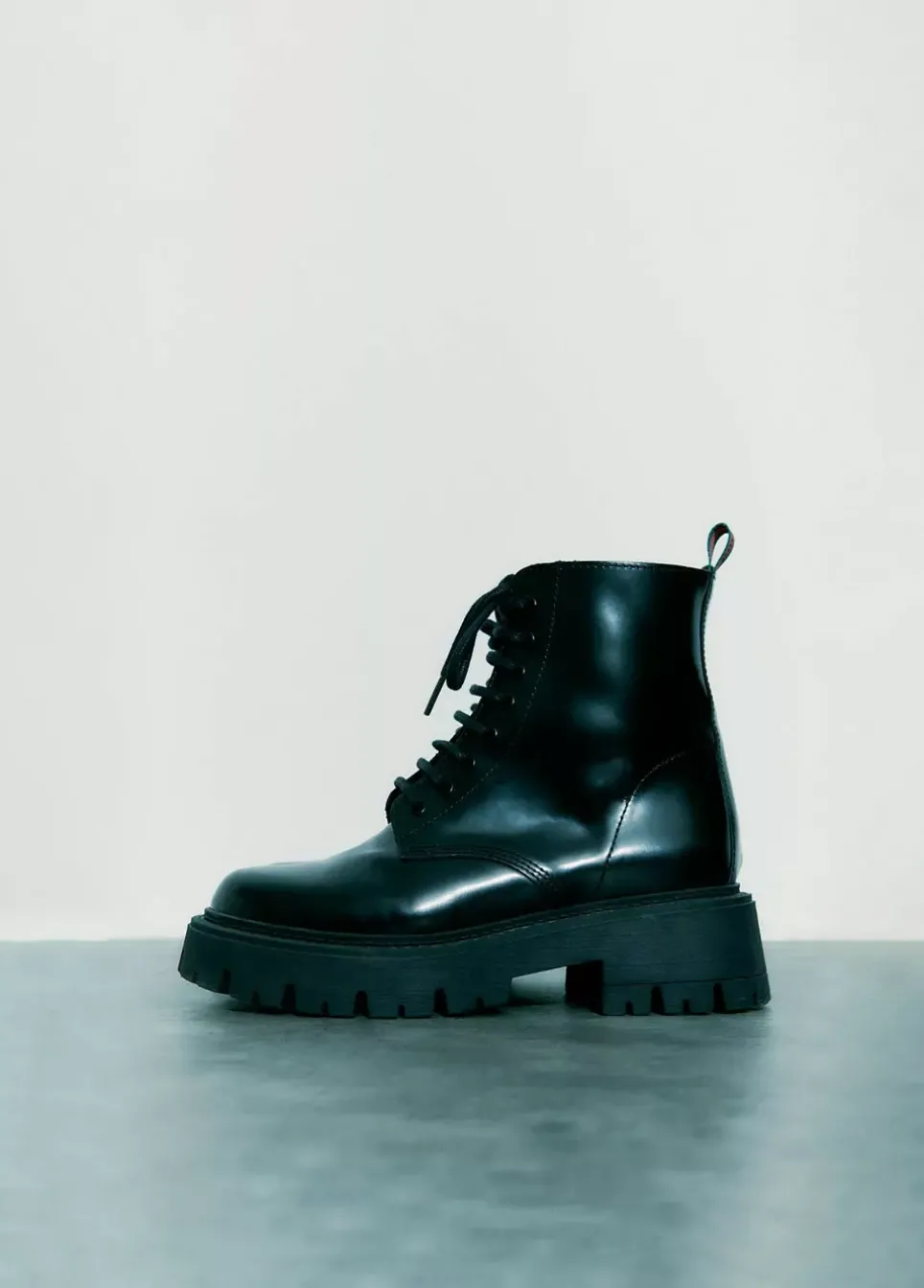 Bota Acordonada Piel