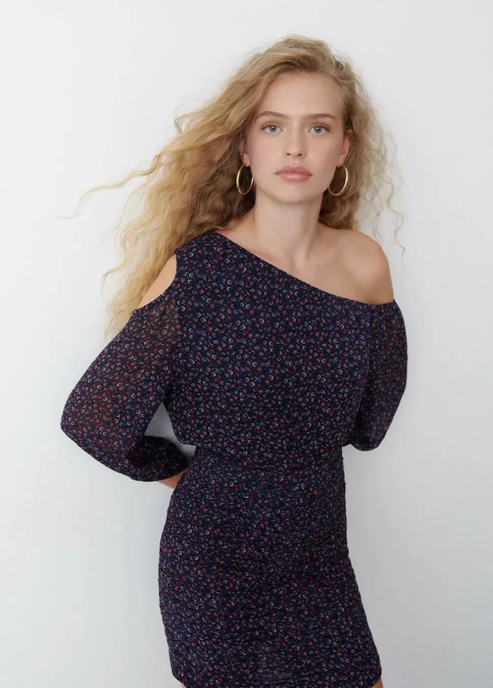 Vestido Cut Out Hombro Estampado